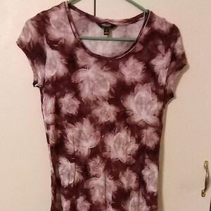Vera Wang Simply Vera Women's floral Tie Die Light Long Back Tee Shirt Size Sm.